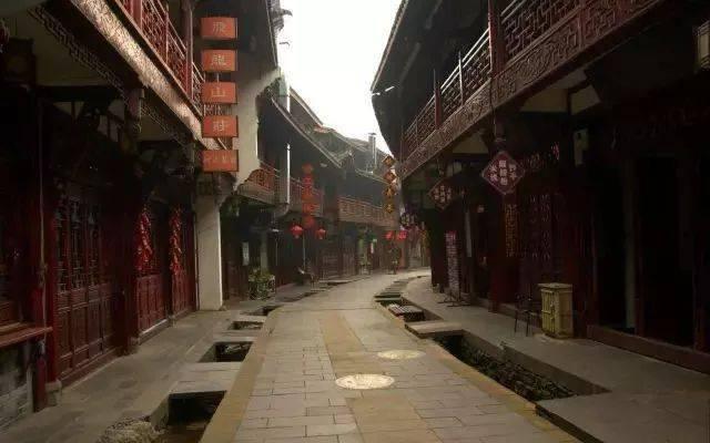 淇滨区天山路街道打造最美护苗巷多样“护苗”暖童心